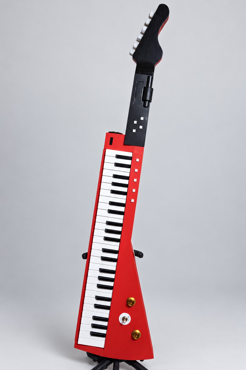 赤い筐体の自作ショルダーキーボード